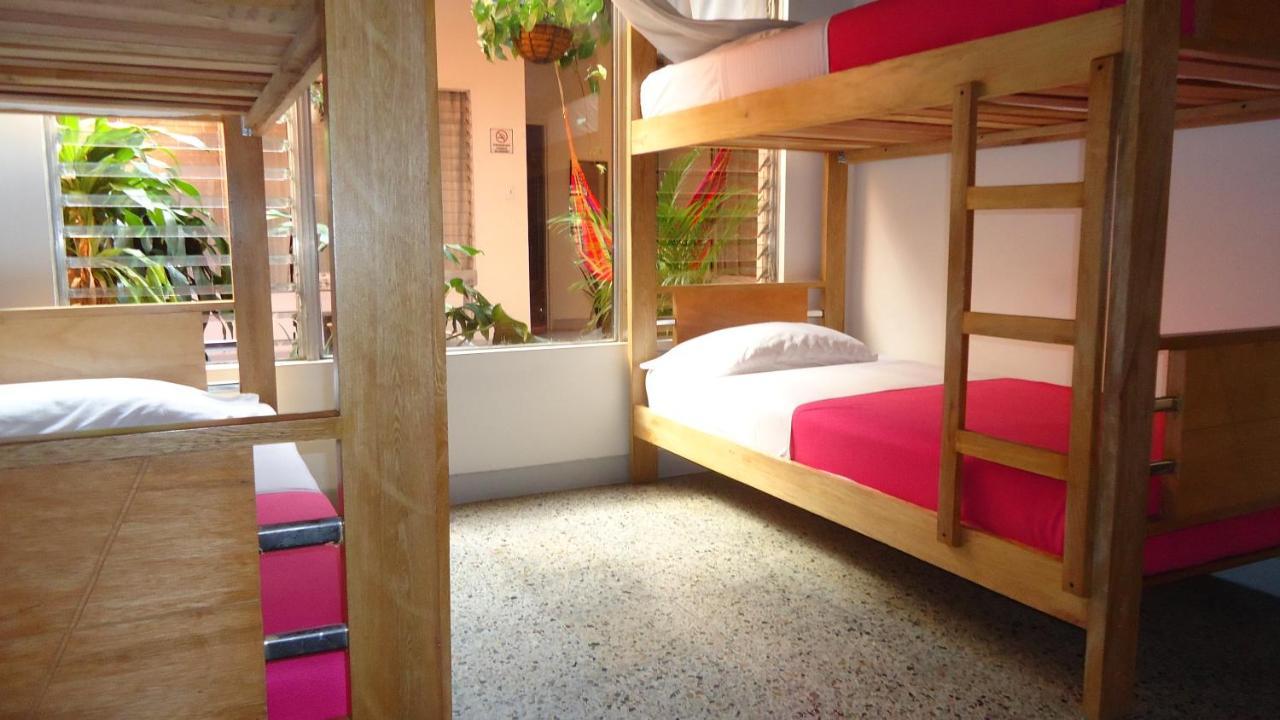 Iris Hostel Medellín Exteriör bild