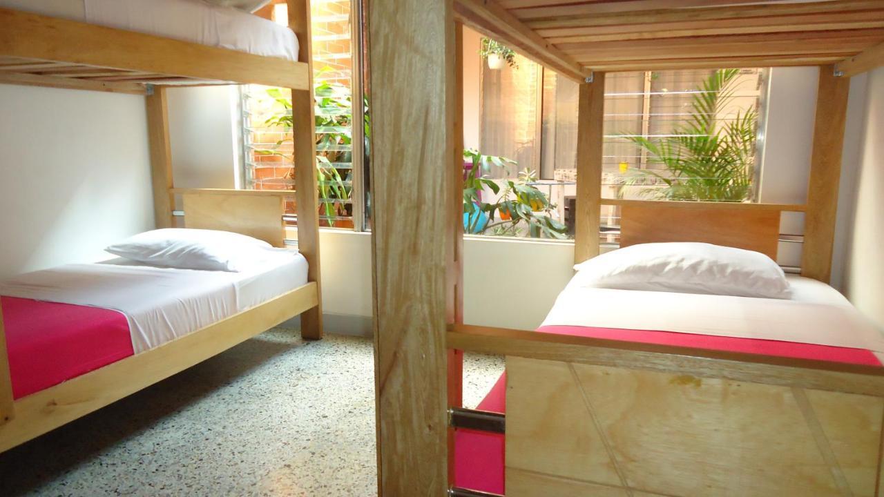 Iris Hostel Medellín Exteriör bild